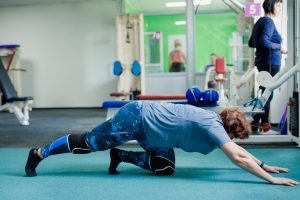 Постменопаузальный остеопороз: симптомы и лечение при помощи кинезитерапии